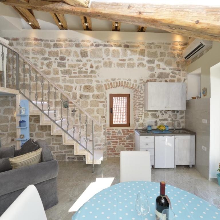 Palazzo Max and Alex Apartments - Deluxe Suite with Sea View - 8