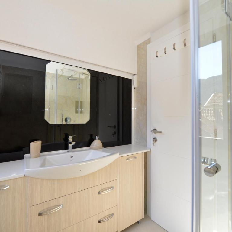 Palazzo Max and Alex Apartments - Deluxe Suite with Sea View - 13