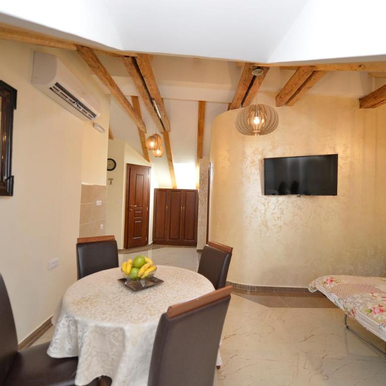 Palazzo Max and Alex Apartments - Suite with City View - 15