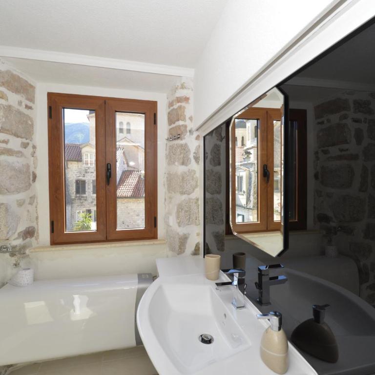 Palazzo Max and Alex Apartments - Deluxe Suite with Sea View - 5