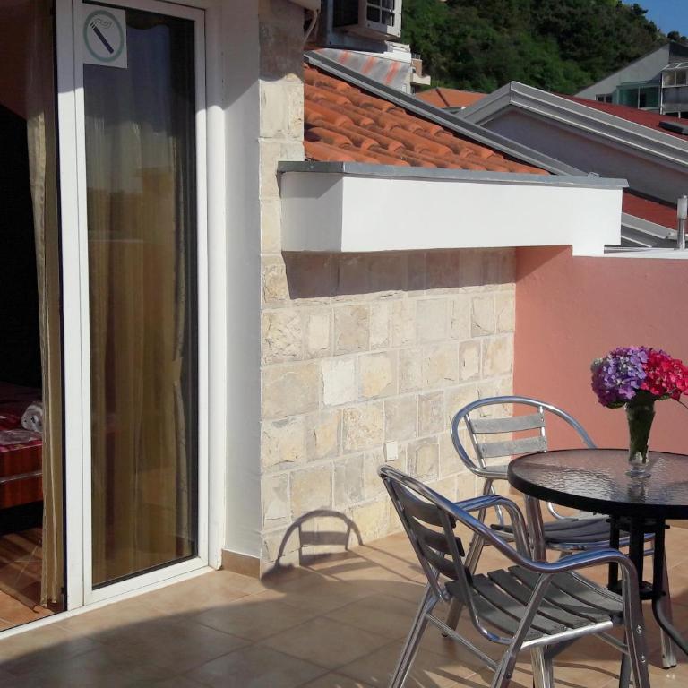 Garni Hotel Koral - Dvokrevetan Apartman tipa "Suite" sa Bračnim Krevetom, Balkonom i Pogledom na More - 1