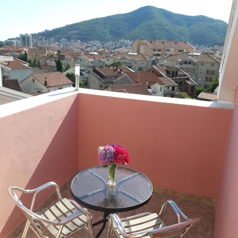Garni Hotel Koral - Dvokrevetan Apartman tipa "Suite" sa Bračnim Krevetom, Balkonom i Pogledom na More - 2