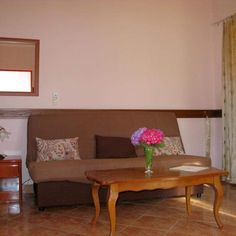 Garni Hotel Koral - Dvokrevetan Apartman tipa "Suite" sa Bračnim Krevetom, Balkonom i Pogledom na More - 4