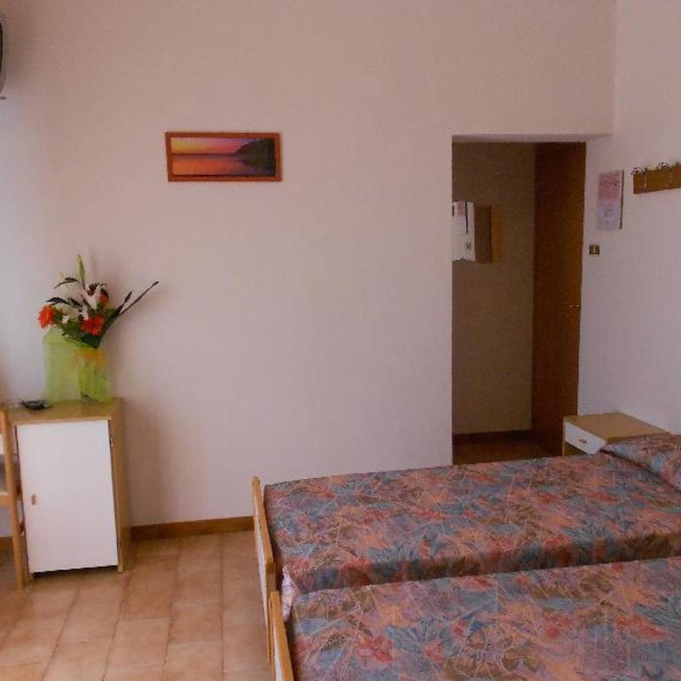 Hotel Vevey - Double Room with Balcony - 7
