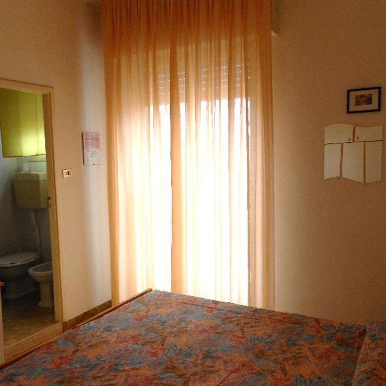 Hotel Vevey - Double Room with Balcony - 4