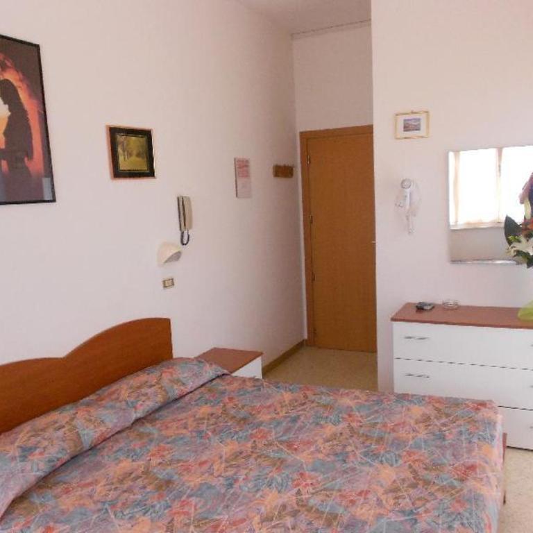 Hotel Vevey - Double Room with Balcony - 5