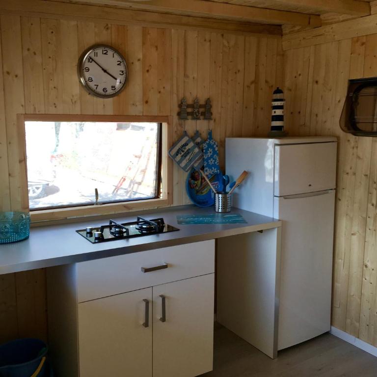 Aquacamp - Caravan with Shared Bathroom - 3