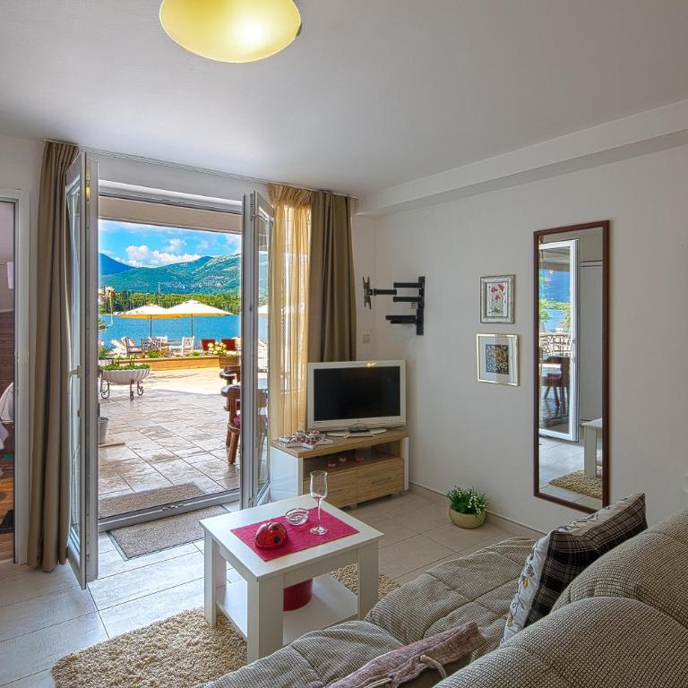 Aruba Apartments - Dvokrevetna Soba sa Bračnim Krevetom i Pogledom na More - 4