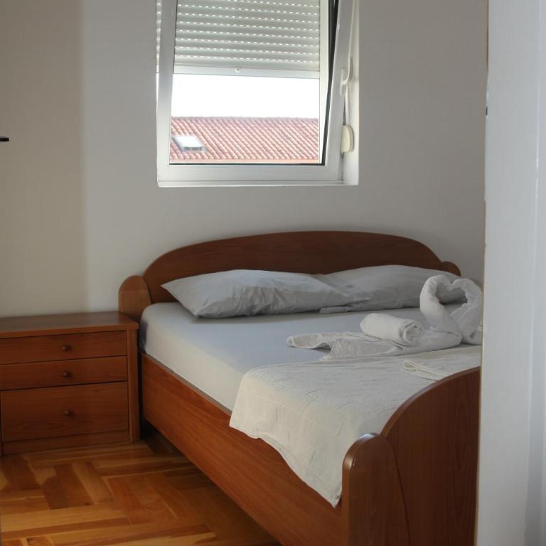 Apartments Bečić - Two-Bedroom Apartment - 14