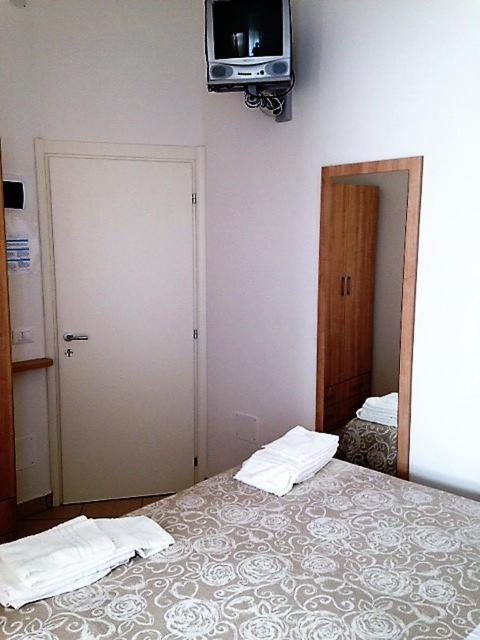 Hotel Madrid - Double Room with Private Bathroom - 3