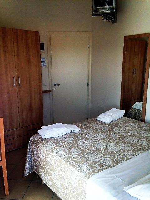 Hotel Madrid - Double Room with Private Bathroom - 2