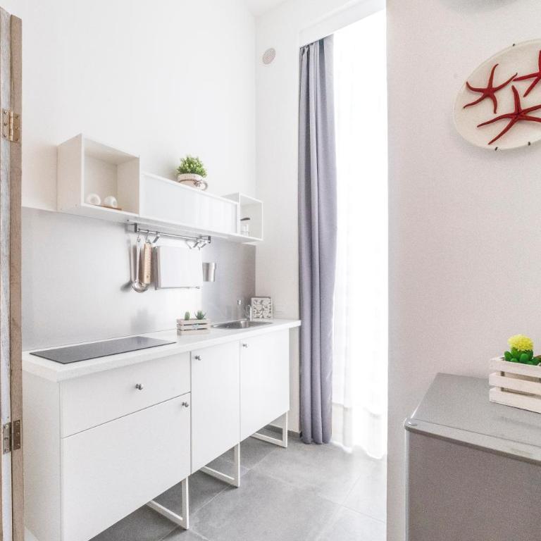 Incentro - King Room with Balcony - 5