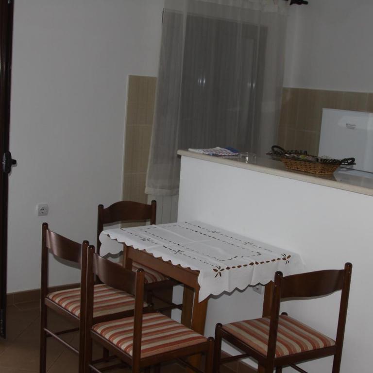 Apartments Bečić - One-Bedroom Apartment - 10