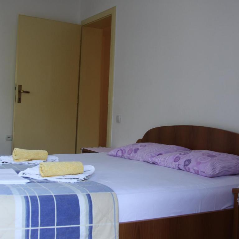 Apartments Bečić - One-Bedroom Apartment - 11