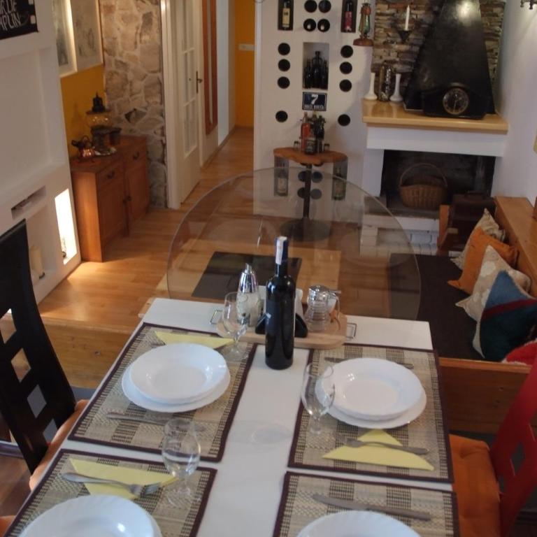Guesthouse 7even - Three-Bedroom Apartment - 9
