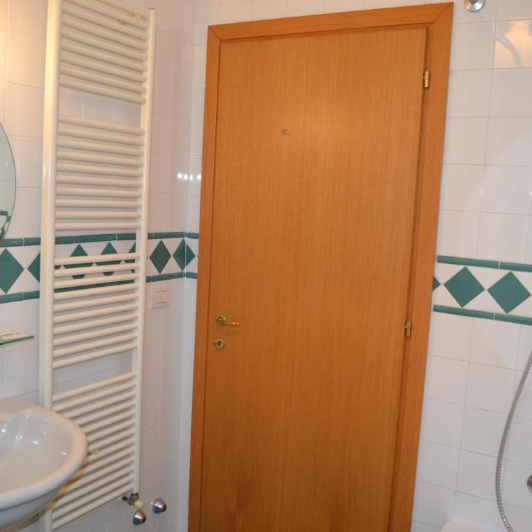 4 Star Family & Friends Apt - Self Check-in - Appartamento con 2 Camere da Letto - 2
