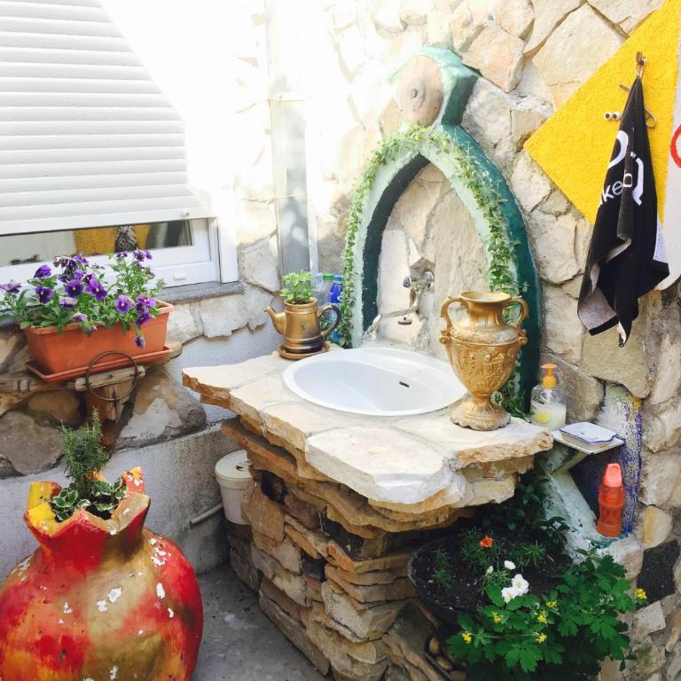 Guesthouse 7even - Three-Bedroom Apartment - 2