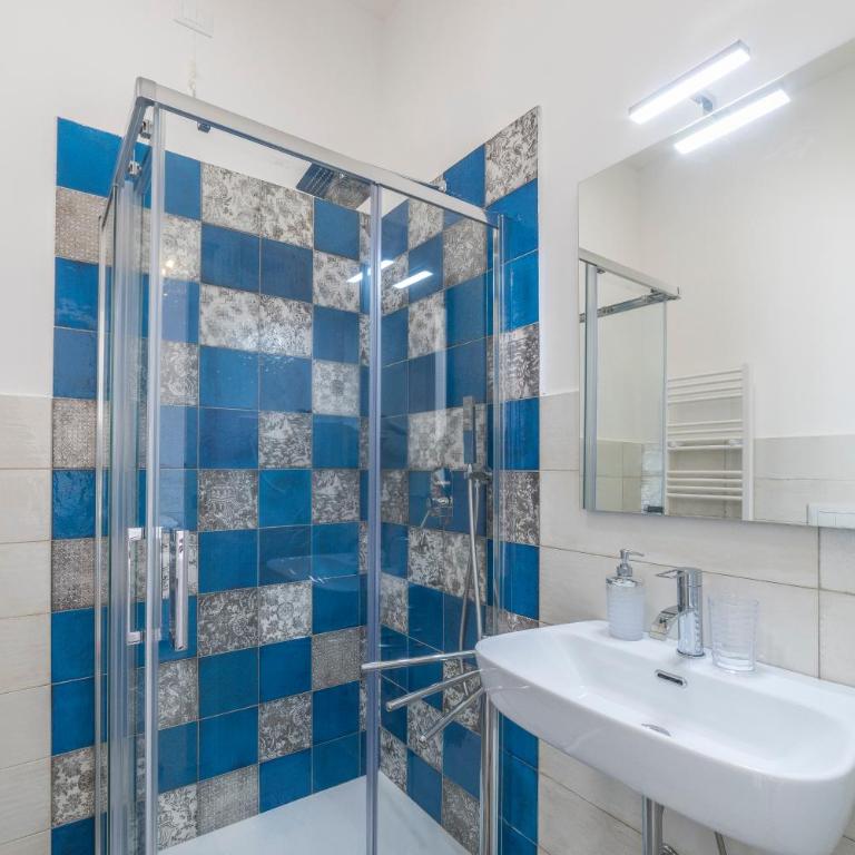 Incentro - Double Room with Private Bathroom - 8