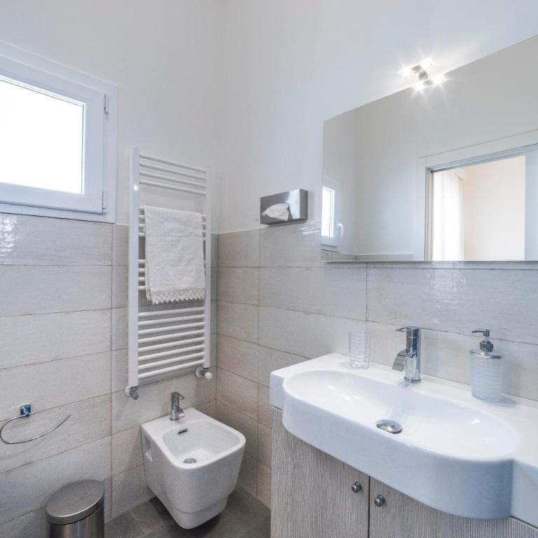 Incentro - Double Room with Balcony - 13