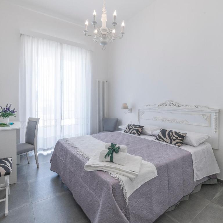 Incentro - Double Room with Balcony - 11