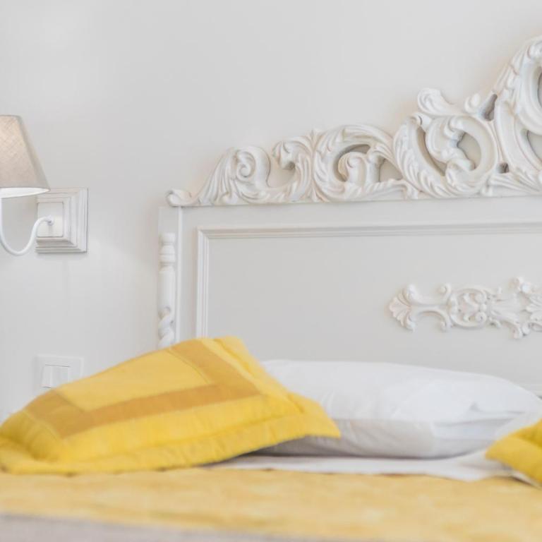 Incentro - Double Room with Balcony - 8