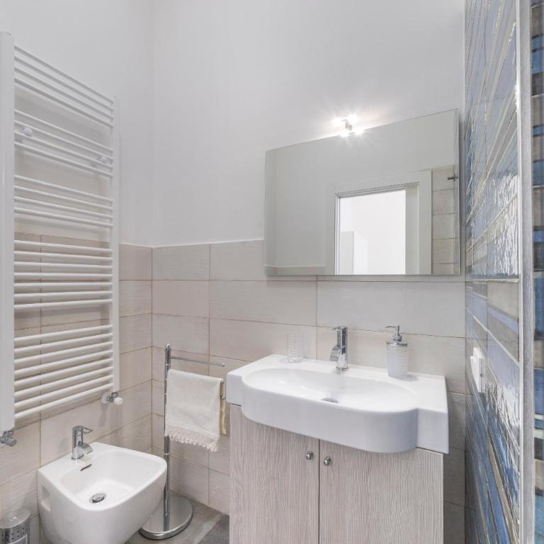 Incentro - Double Room with Balcony - 14