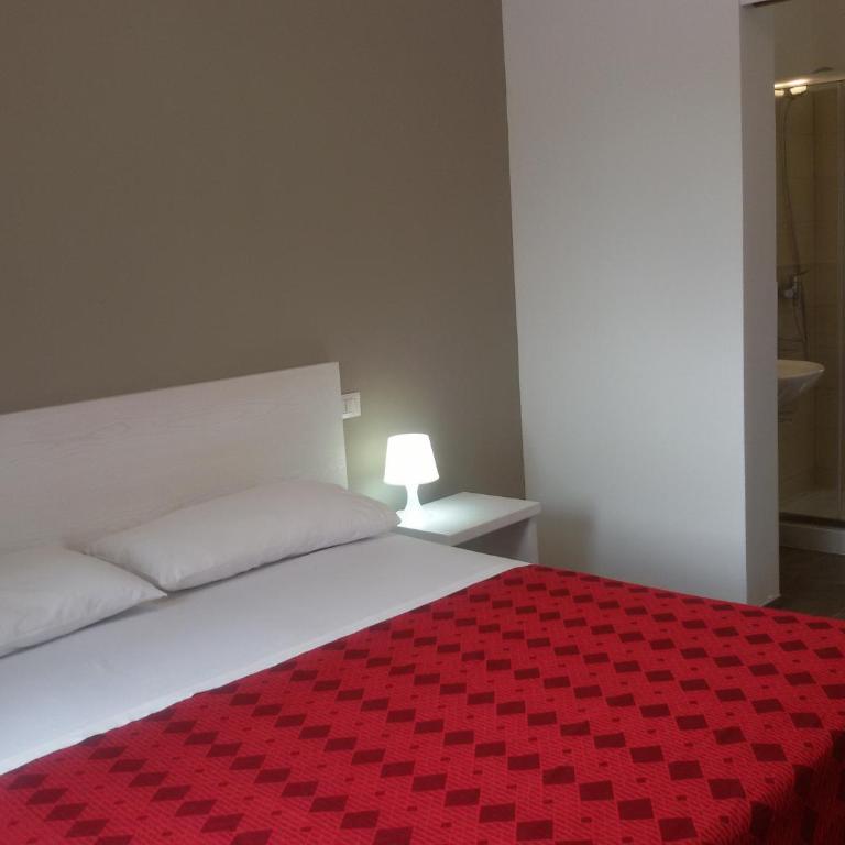 Blu Salentino b&b con Parcheggio Privato Gratuito - Camera Matrimoniale con Bagno Privato - 4