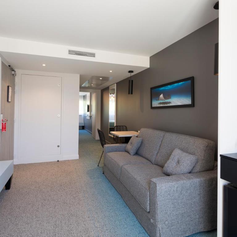 Logis Hôtel Les Pins - Opéralia - Suite - Vue sur Jardin - 2