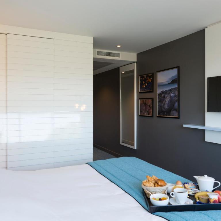 Logis Hôtel Les Pins - Opéralia - Chambre Double - Vue sur Jardin - 1