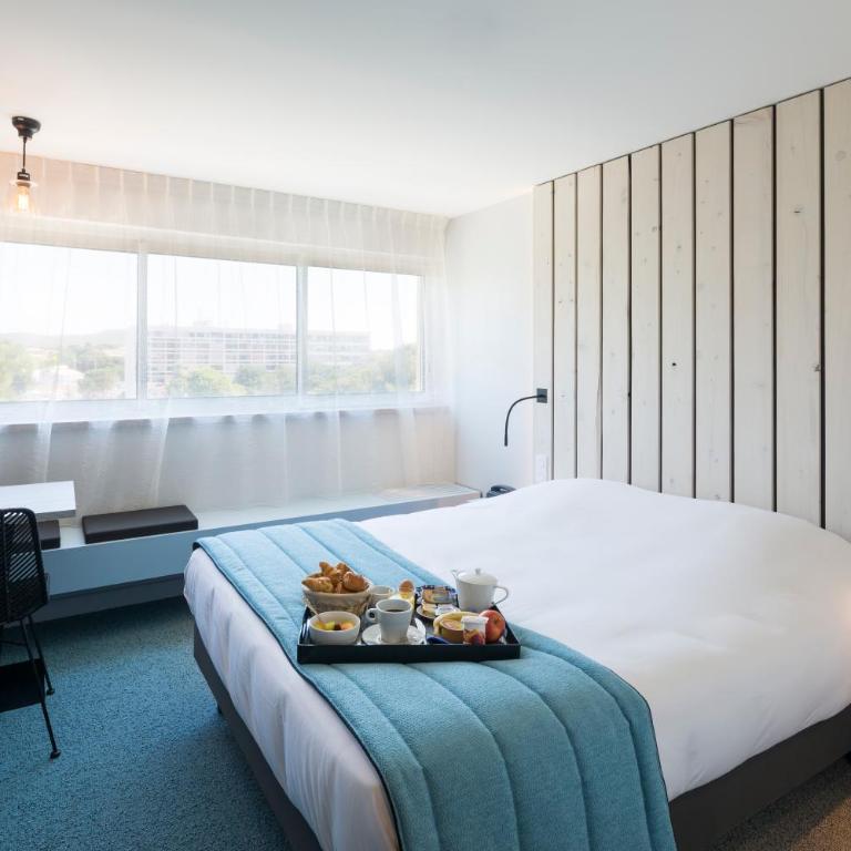 Logis Hôtel Les Pins - Opéralia - Chambre Double - Vue sur Jardin - 2
