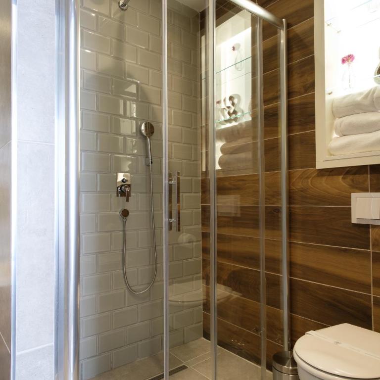 SL Industry Hotel - Dvokrevetna Soba sa Bračnim Krevetom - 1