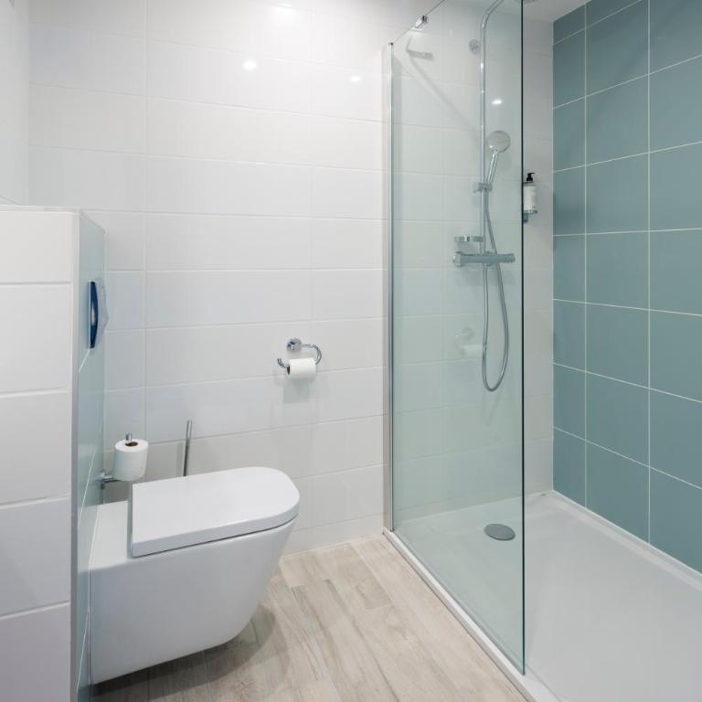 Logis Hôtel Les Pins - Opéralia - Chambre Double - Vue sur Jardin - 7