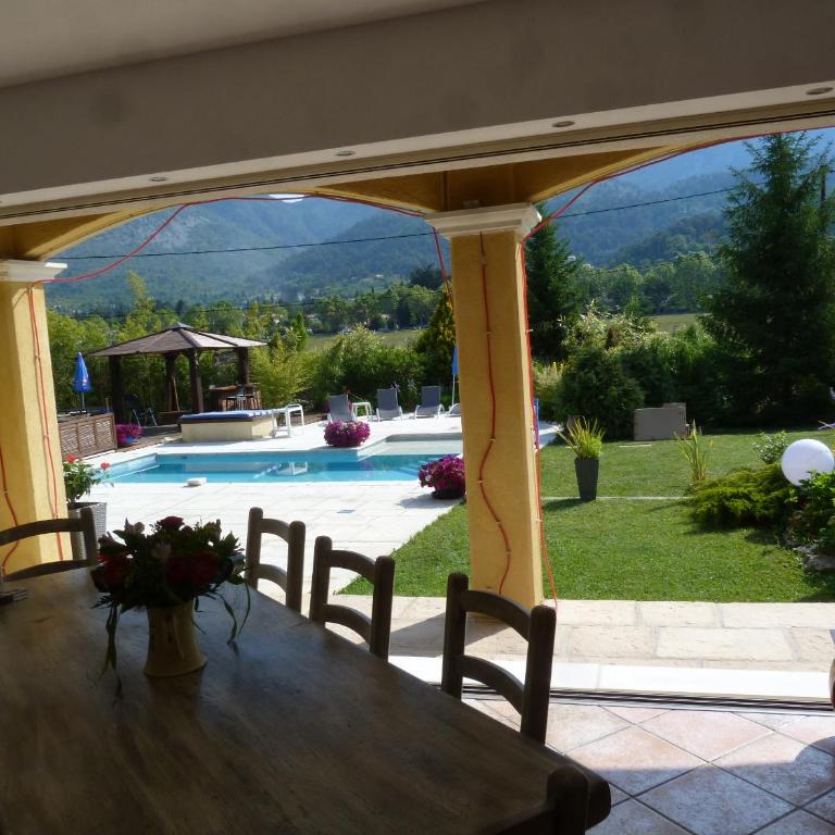 Les Bambous B&B - Doppelzimmer mit Poolblick - 21