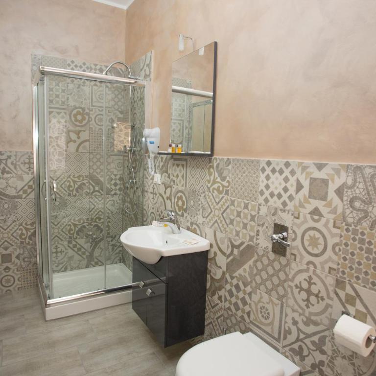 B&B Palermo Sole & Cultura - Camera Matrimoniale con Bagno Privato - 5