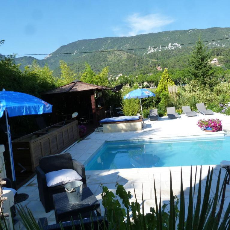 Les Bambous B&B - Doppelzimmer mit Poolblick - 17