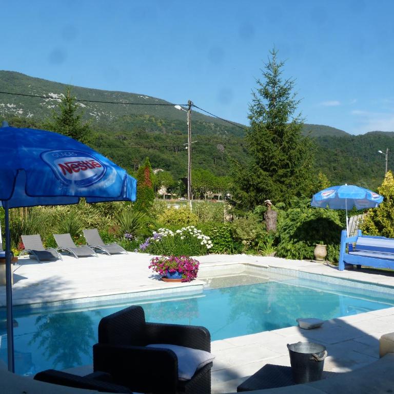 Les Bambous B&B - Doppelzimmer mit Poolblick - 1