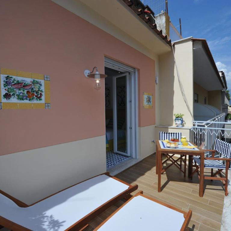 Maison Lauren - Camera Deluxe Matrimoniale/Doppia con Letti Singoli con Balcone - 7