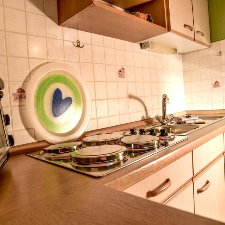 HAUS Susanne - TOP-Ferienwohnungen - SOMMER-Bergbahn inklusive - One-Bedroom Apartment with Balcony - Second Floor 5 - 8