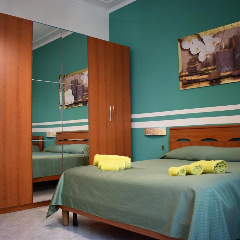 I Petali Guest House - Camera Tripla con Bagno Privato Esterno - 4