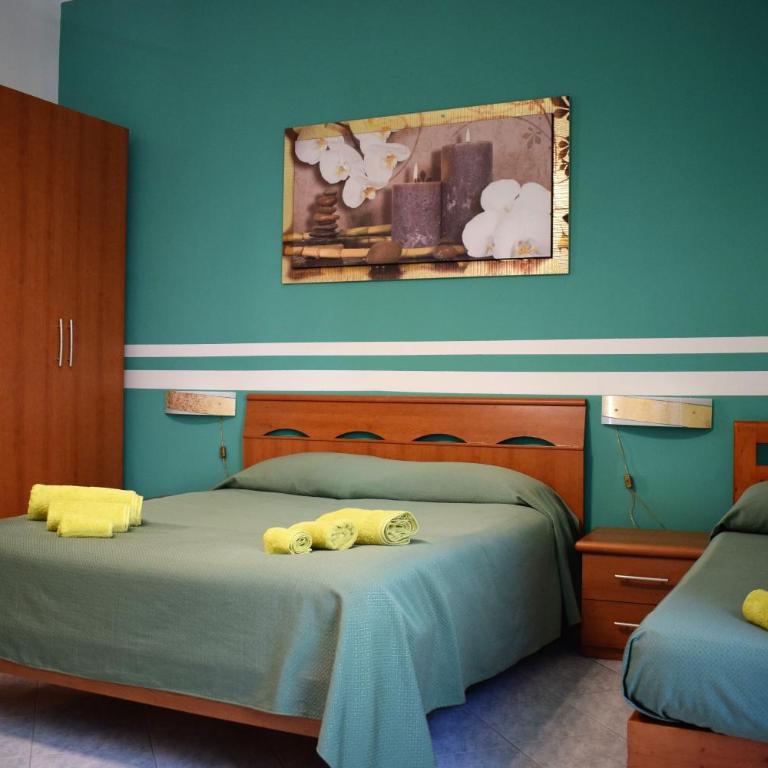I Petali Guest House - Camera Tripla con Bagno Privato Esterno - 1