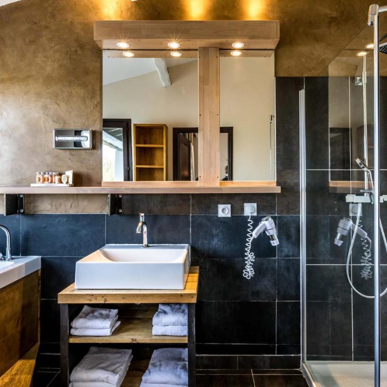Les Bains Gardians - Chambre Familiale - Massouscles - 4