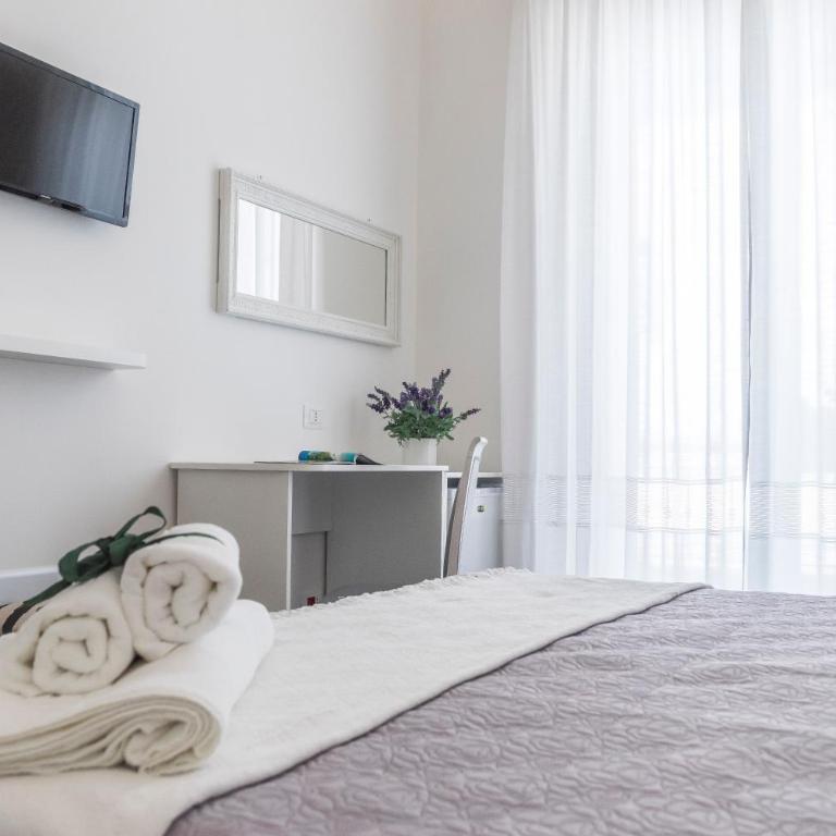 Incentro - Double Room with Balcony - 12