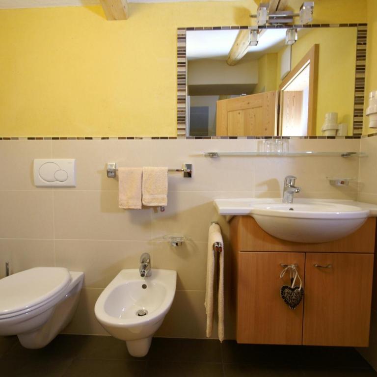 Garnì Tofana - Doppel-/Zweibettzimmer mit Balkon - 2