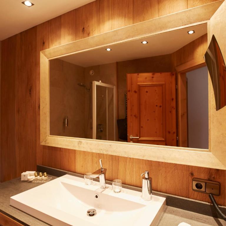 Hotel Auriga - Ecksuite - 2