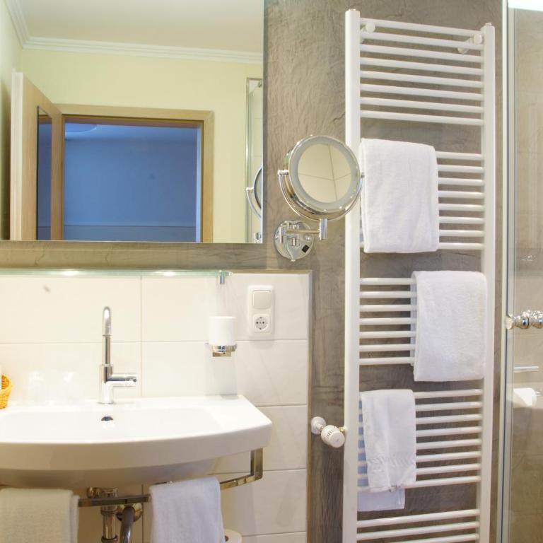 Landkomforthotel Panorama & Restaurant Bella Vista - Doppelzimmer mit Balkon - 7