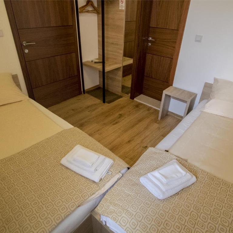 Hotel Logavina 8 Garage Parking - Niskobudžetna Dvokrevetna Soba sa Zasebnim Krevetima - 2