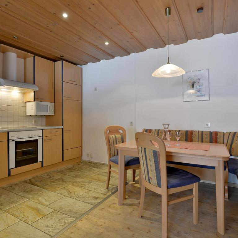 Apartments Ellmau im Sternhof - Apartment mit 2 Balkonen - 2