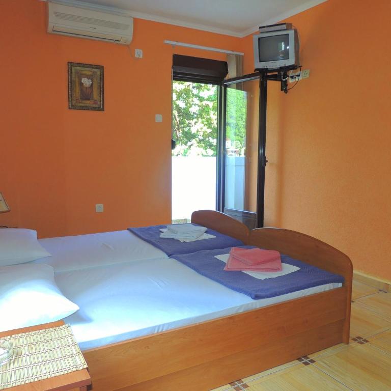 Villa Budvanka Guesthouse - Twin Room with External Bathroom - 2