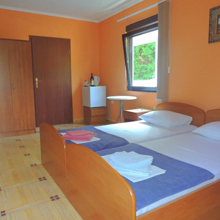 Villa Budvanka Guesthouse - Twin Room with External Bathroom - 5