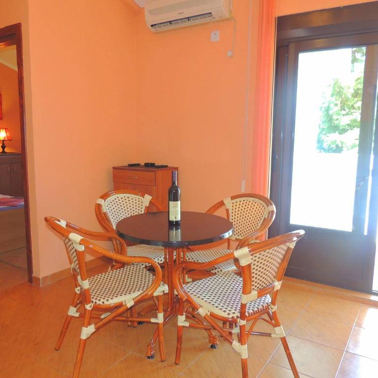 Villa Budvanka Guesthouse - Apartment with Mountain View - 3